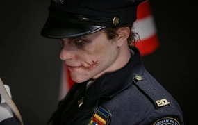 Joker Police Uniform (Heath Ledger) 1/3 Scale Statue Series Collection Indie Game